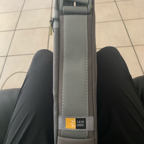 Case Logic 10.2 Inch Notebook and IPad Bag - Picture 4 of 7